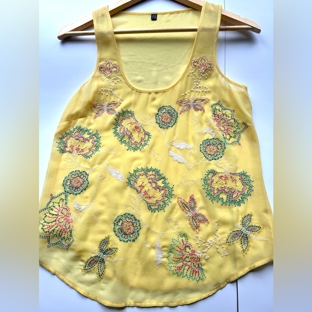 Yellow summer tank top camisole with beads pattern floral print - Picture 6 of 6